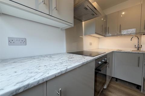 2 bedroom flat to rent, Broadwater Road, Worthing