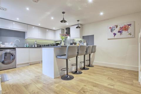 4 bedroom semi-detached house for sale, Newmarket Road, Cambridge