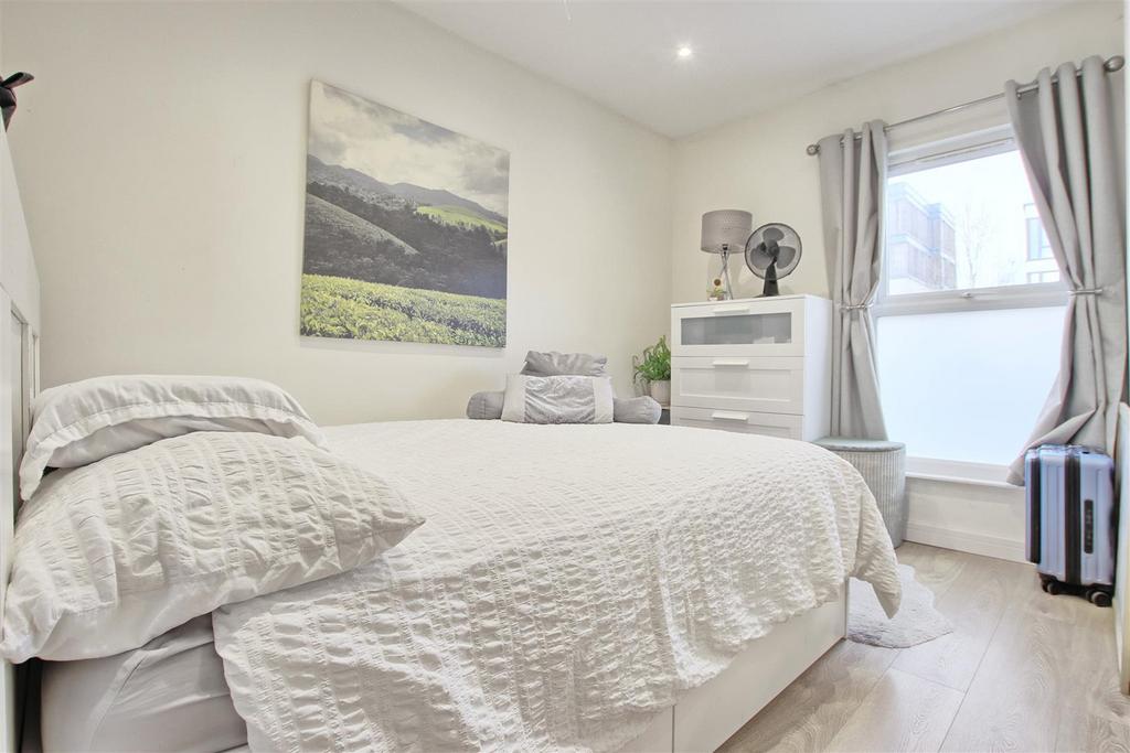 Bedroom 1.jpg