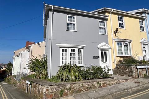 3 bedroom end of terrace house for sale, Queens Square, Pembrokeshire SA61