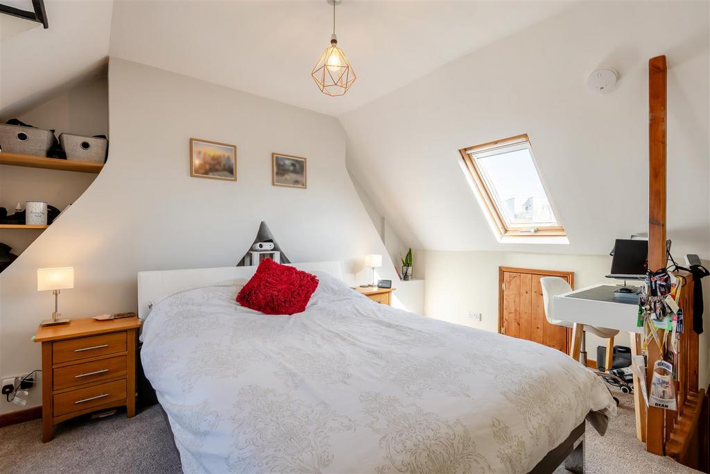 8684047-interior16.jpg