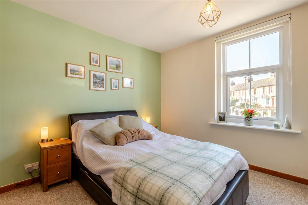 8684047-interior10.jpg