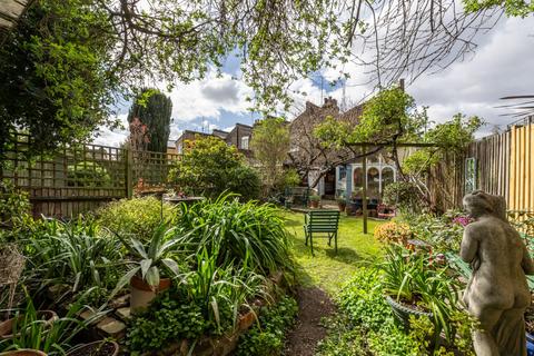 2 bedroom end of terrace house for sale, Latchmere Road, Battersea, London SW11 2JY