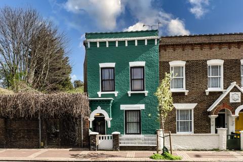 2 bedroom end of terrace house for sale, Latchmere Road, Battersea, London SW11 2JY