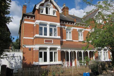 2 bedroom flat to rent, Lebanon Park, Twickenham, TW1