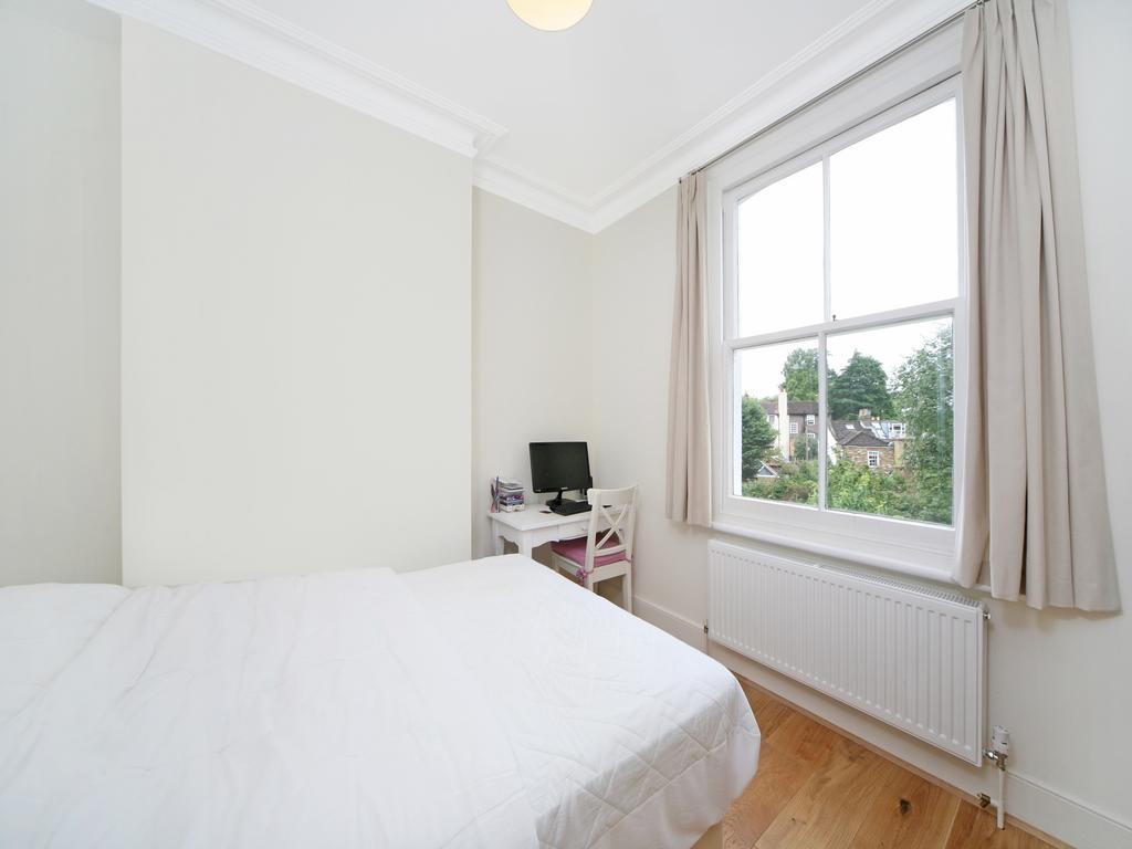 Bed 2.jpg