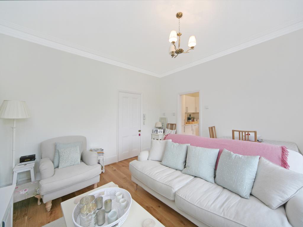 Living room b.jpg
