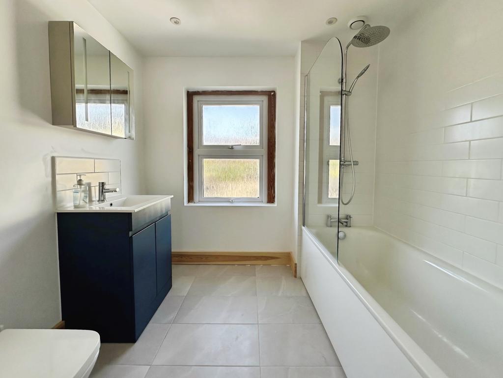 2 bedroom semi-detached house to rent