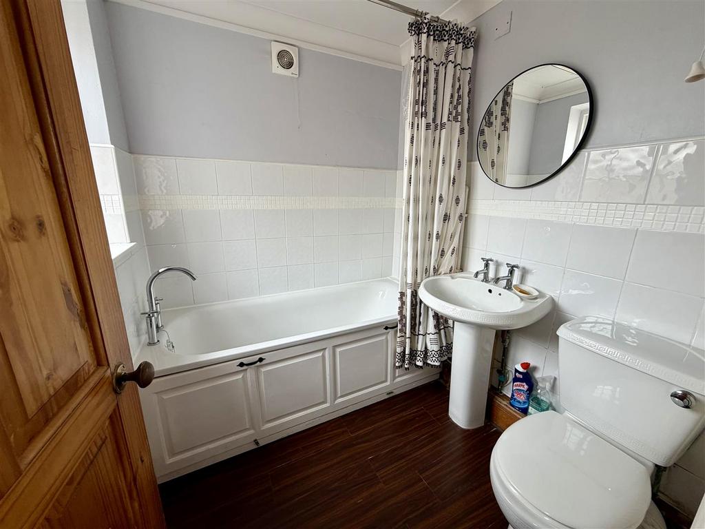 BATHROOM.jpeg