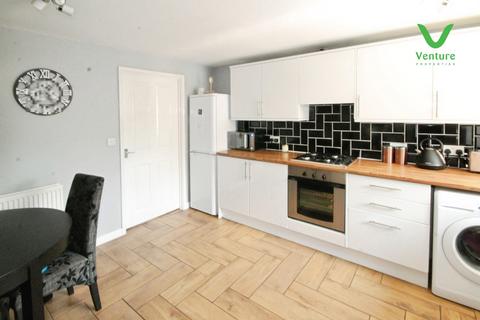 3 bedroom terraced house to rent, Murphy Close, Crook