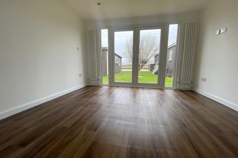 2 bedroom chalet for sale, MARINE PARADE, SHEERNESS ME12