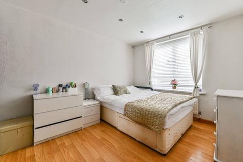 3 bedroom flat for sale, Dalmeny Avenue, Camden, London, N7