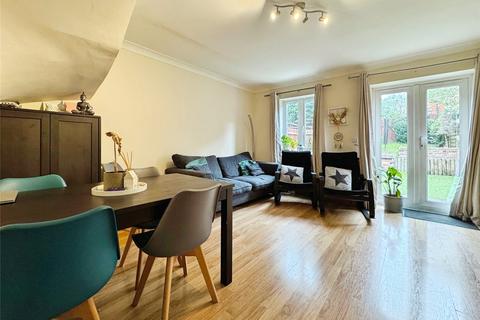 3 bedroom terraced house to rent, Badgers Rise, Reading RG5