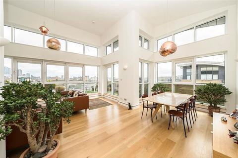 3 bedroom flat for sale, Glaisher Street, London SE8