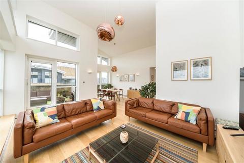 3 bedroom flat for sale, Glaisher Street, London SE8