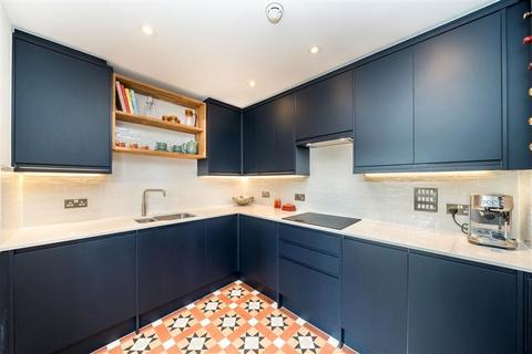3 bedroom flat for sale, Glaisher Street, London SE8
