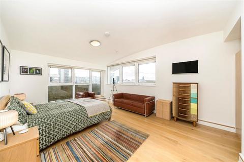 3 bedroom flat for sale, Glaisher Street, London SE8