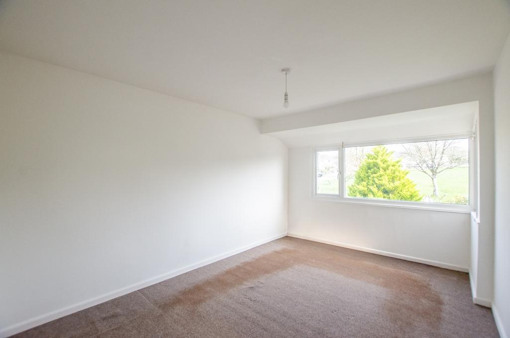 25 Kay Crescent TPS Bodmin 01208 74182-05