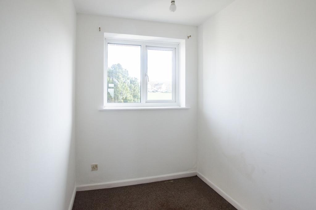 25 Kay Crescent TPS Bodmin 01208 74182-04