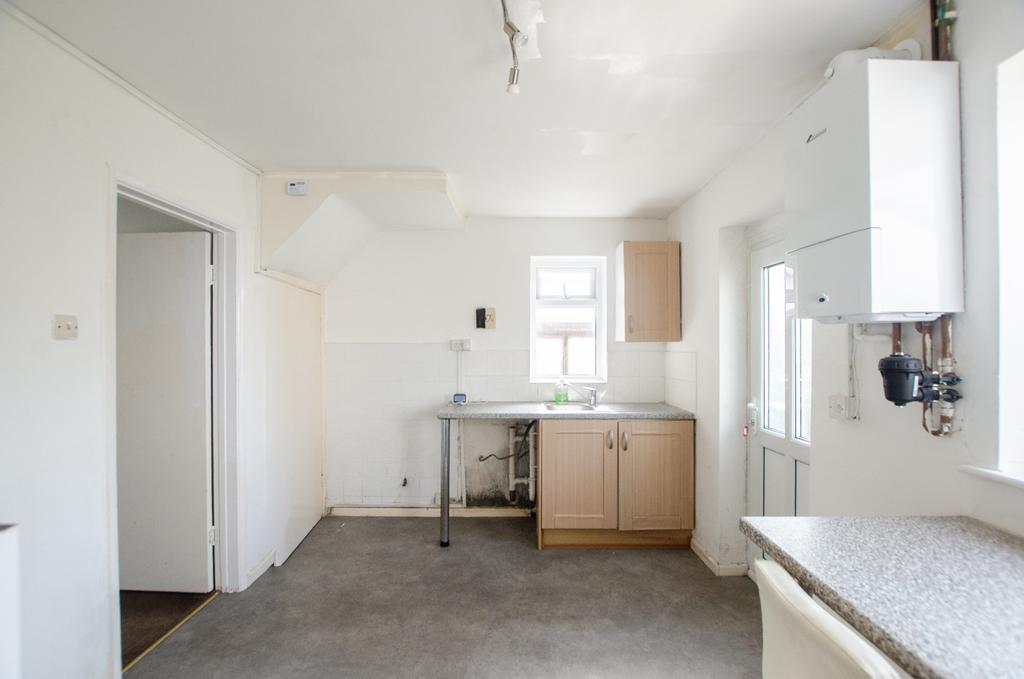 25 Kay Crescent TPS Bodmin 01208 74182-13