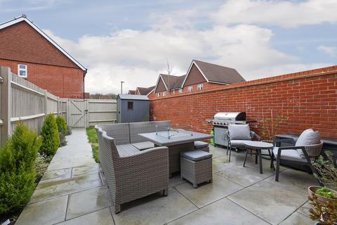 3 bedroom semi-detached house for sale, Hoadley Road, Horley, Surrey, RH6