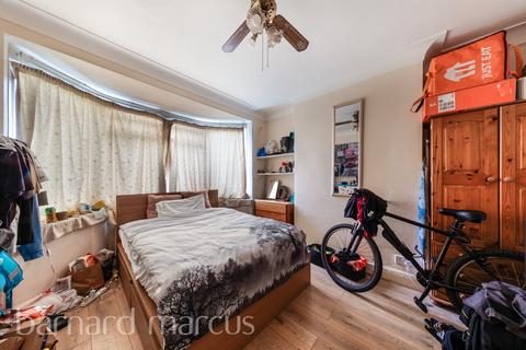 3 bedroom end of terrace house for sale, Gorringe Park Avenue, Mitcham