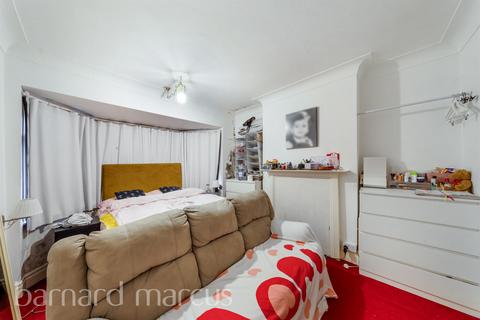 3 bedroom end of terrace house for sale, Gorringe Park Avenue, Mitcham