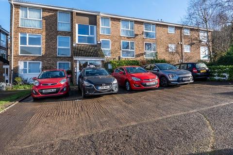 2 bedroom ground floor flat for sale, Princes Court, The Mall, Dunstable, Bedfordshire LU5