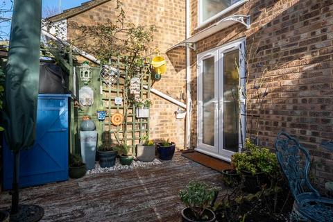 2 bedroom ground floor flat for sale, Princes Court, The Mall, Dunstable, Bedfordshire LU5