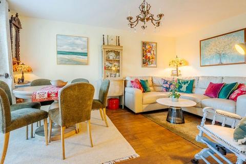 2 bedroom ground floor flat for sale, Princes Court, The Mall, Dunstable, Bedfordshire LU5