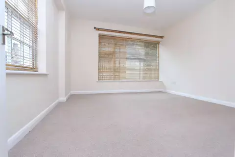 undefined, Belper DE56