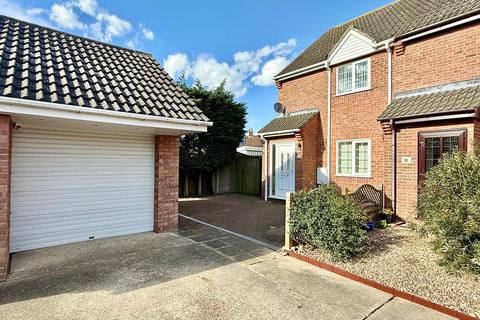 2 bedroom semi-detached house for sale, Lowry Gardens, Ipswich IP3
