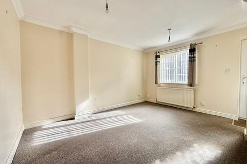 2 bedroom semi-detached house for sale, Lowry Gardens, Ipswich IP3