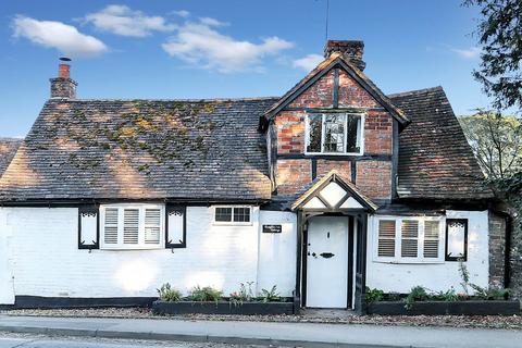 undefined, Pangbourne Hill, Pangbourne - 2 mins walk to train station and shops