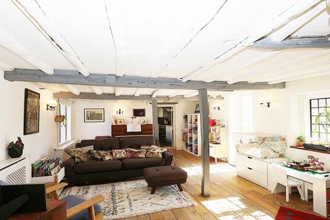 undefined, Pangbourne Hill, Pangbourne - 2 mins walk to train station and shops