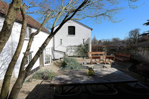 undefined, Pangbourne Hill, Pangbourne - 2 mins walk to train station and shops