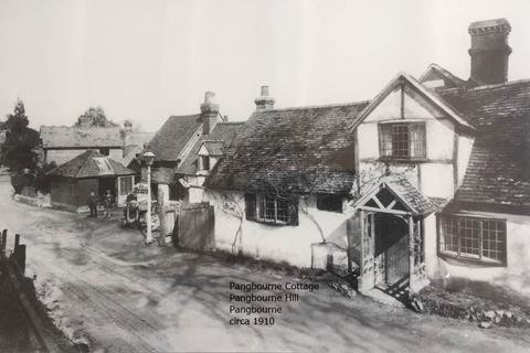 undefined, Pangbourne Hill, Pangbourne - 2 mins walk to train station and shops