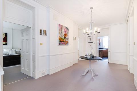 2 bedroom flat to rent, Queen's Gate London SW7