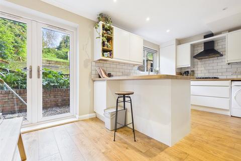 3 bedroom semi-detached house to rent, Chichester Close, Hove, BN3
