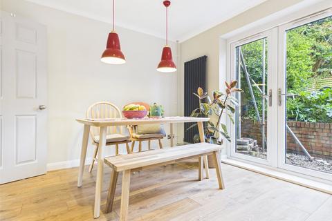 3 bedroom semi-detached house to rent, Chichester Close, Hove, BN3