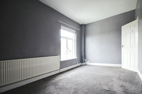 2 bedroom semi-detached house to rent, Bradford Road, Wakefield WF3