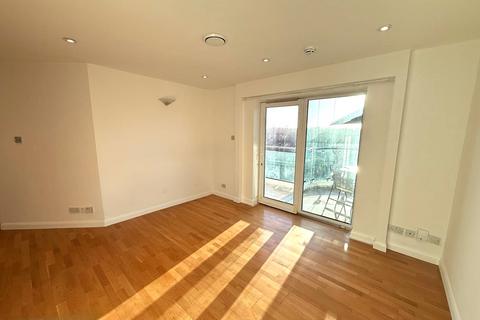 2 bedroom flat to rent, Sydney Road, ENFIELD