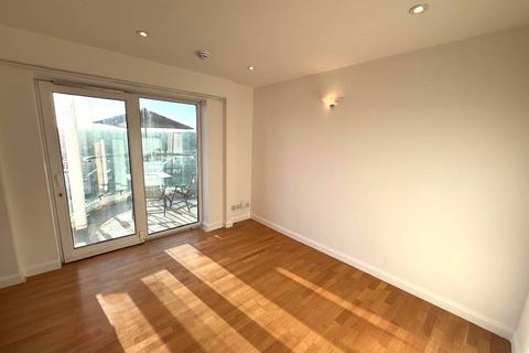 2 bedroom flat to rent, Sydney Road, ENFIELD