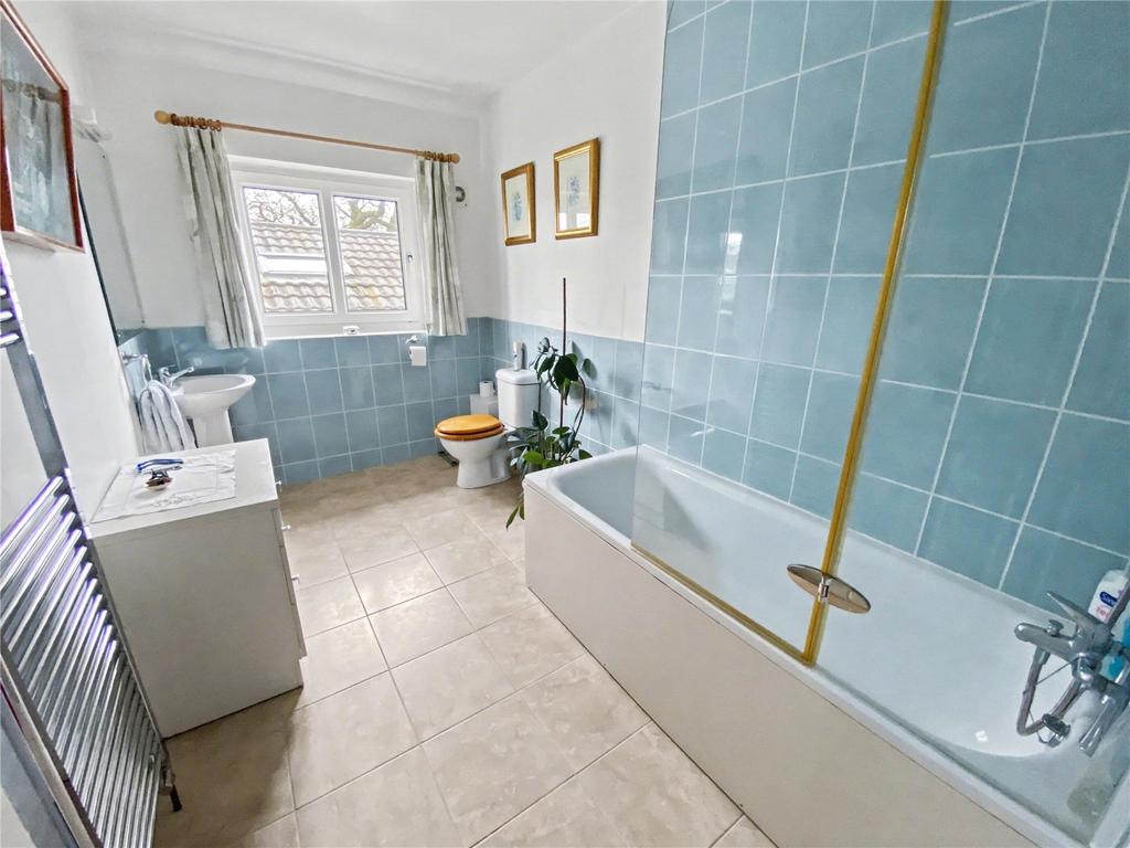 En-Suite Bathroom