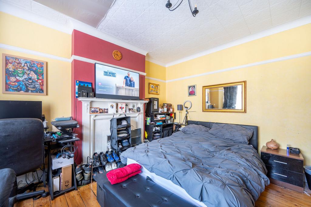 Bedroom, fireplace