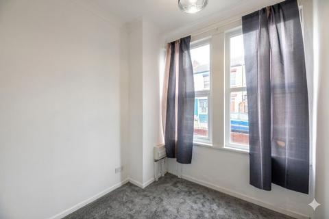 1 bedroom flat to rent, Westborough Road, Westcliff-on-Sea