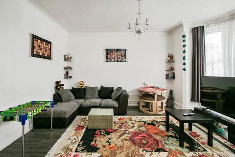 2 bedroom flat for sale, Harvey Road, BOURNEMOUTH, Dorset, BH5