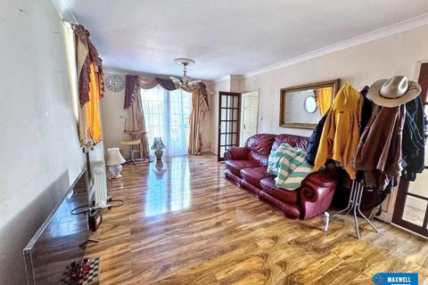 4 bedroom end of terrace house for sale, Abbots Road, Edgware