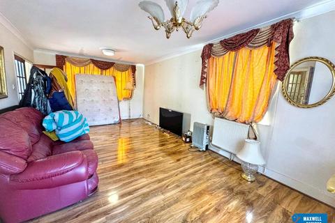 4 bedroom end of terrace house for sale, Abbots Road, Edgware