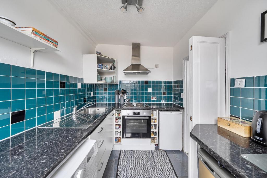 Kitchen 2.jpg